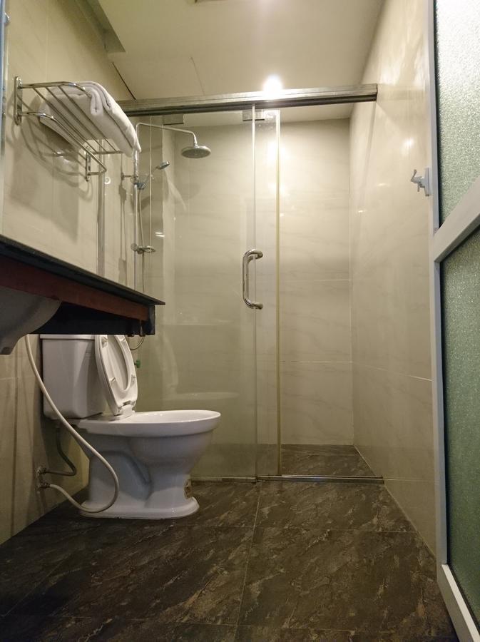 London Hotel Ха Лонг Екстериор снимка