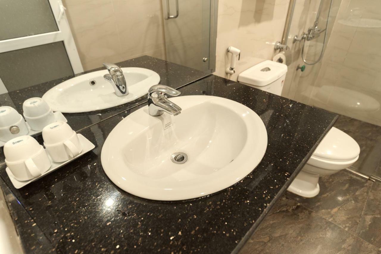 London Hotel Ха Лонг Екстериор снимка