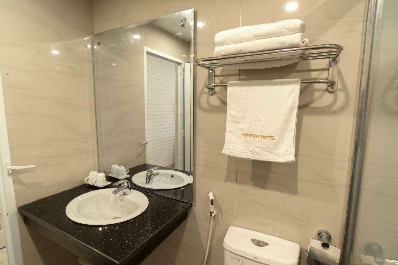 London Hotel Ха Лонг Екстериор снимка
